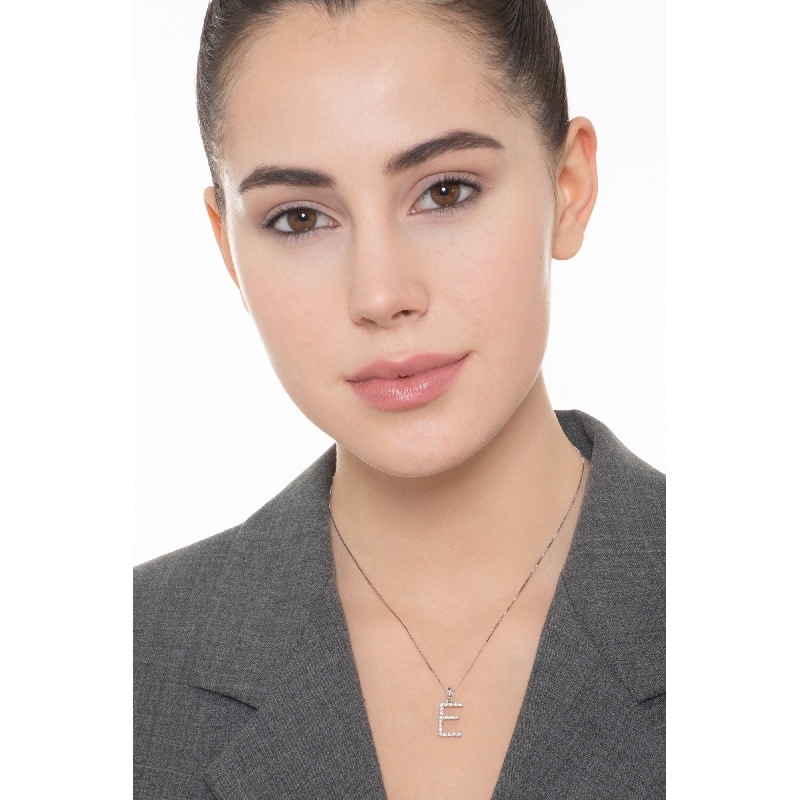 Collier avec lettre  E en or blanc 750 et diamants 