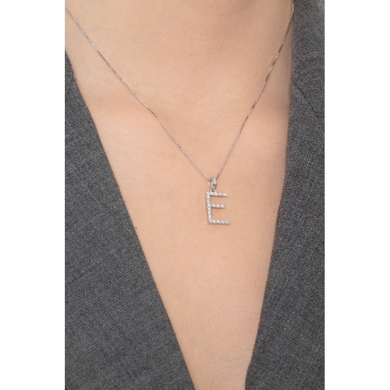 Collier avec lettre  E en or blanc 750 et diamants 