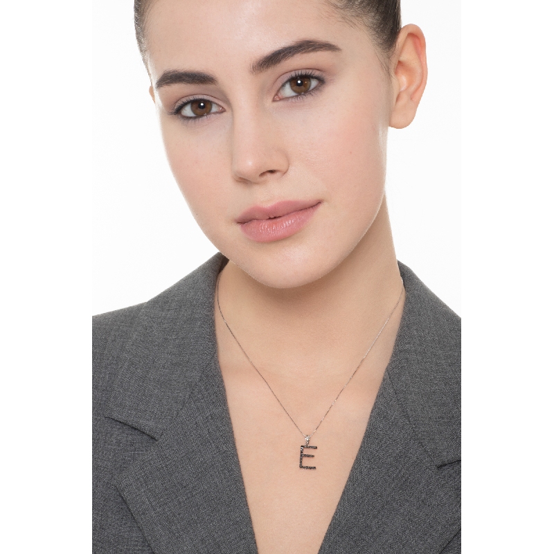 Collier lettre E or blanc et diamants noir