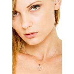 Pendentif lettre O collier femme or blanc et diamants  2