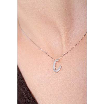 Collier en or blanc 18k avec lettre C et diamant