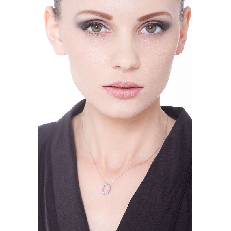 Collier personnalisé lettre O or blanc et diamants