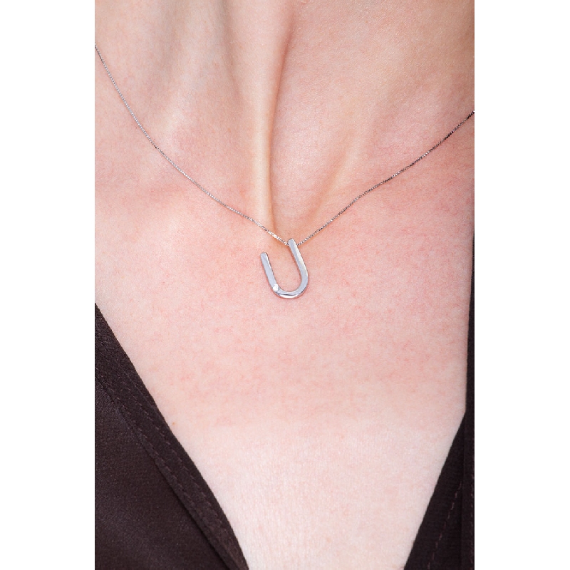 Collier personnalisé lettre U or blanc et diamants