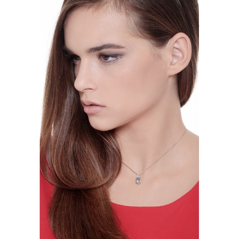 Collier en or blanc 18 carats avec diamants et aiguemarine ovale