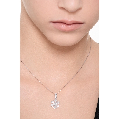  Collier en or blanc 18 carats avec pendentif flocon de neige en diamants 