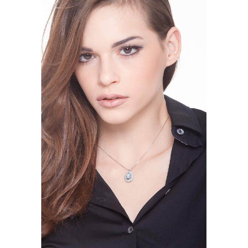 Collier en or blanc 18k avec aquamarine et diamants 