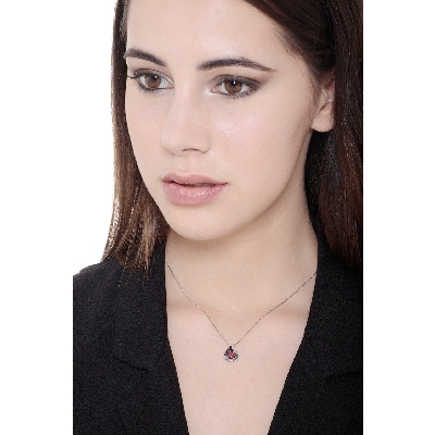 Chaîne en or blanc 18k avec pendentif goutte en rubis