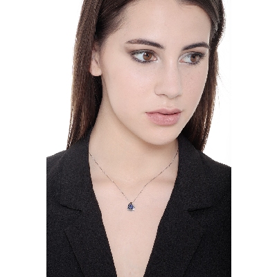 Chaîne en or blanc 18k avec pendentif goutte en saphirs bleus