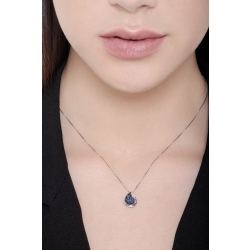 Chaîne en or blanc 18k avec pendentif goutte en saphirs bleus 2