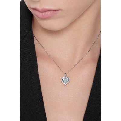 Chaîne en or blanc 18k avec pendentif cœur en aigue-marine et diamants