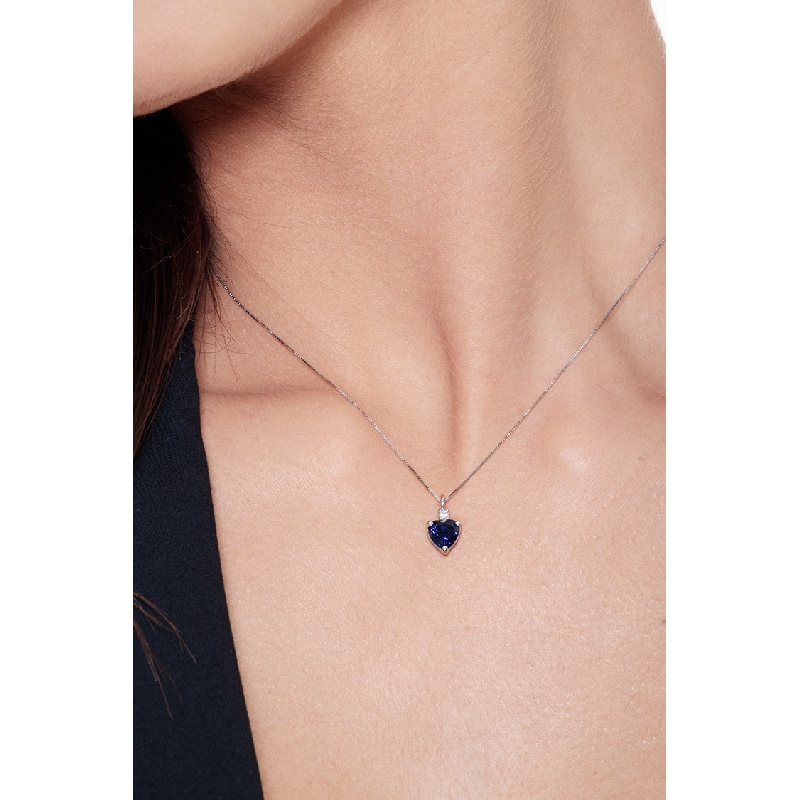 Collier femme en or blanc 18 carats serti d’un saphir bleu