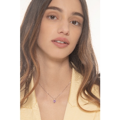 Collier saphir rose taille ovale entouré de diamants en or 750