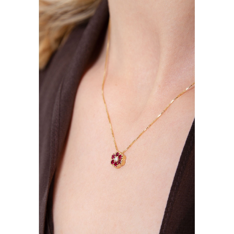 Collier avec pendentif fleur en or jaune 18k avec diamant et rubis