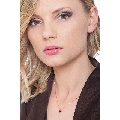 Collier en or rose 18 carats fleur de 7 mm