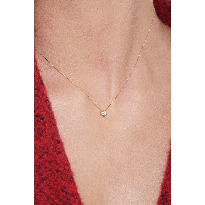 Collier en or jaune 18k avec pendentif fleur et diamant