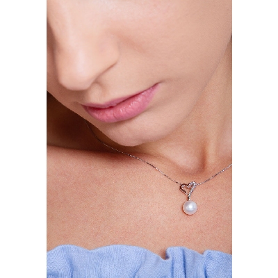 Pendentif avec perle en or blanc 18 carats et cœur en diamants 