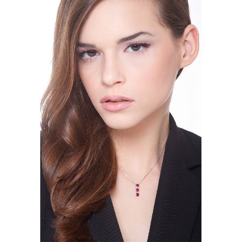 Collier en or blanc 18k trilogy en rubis et diamants