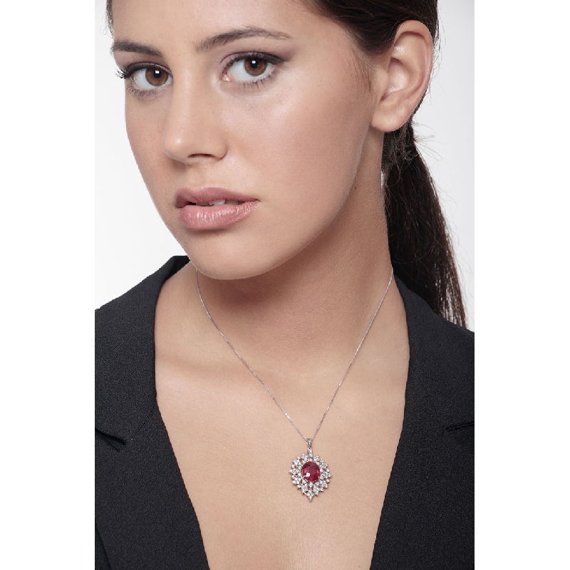 Collier en or blanc 18k avec rubis et halo diamants