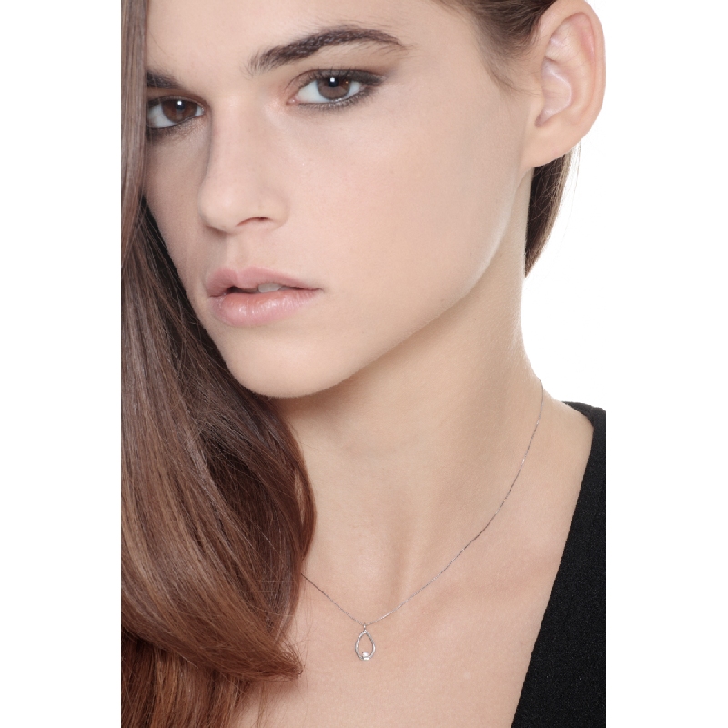 Collier or 18k avec pendentif et diamants 