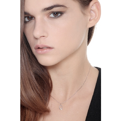 Collier or 18k avec pendentif et diamants 