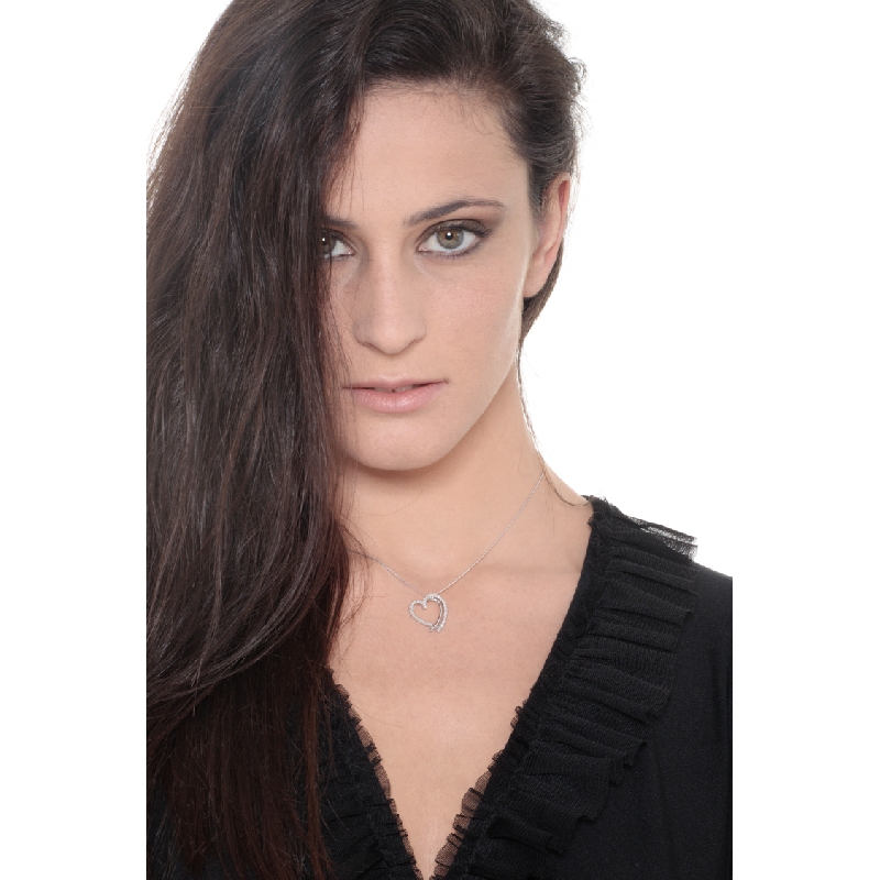 Collier coeur en or blanc 18 carats serti de diamants