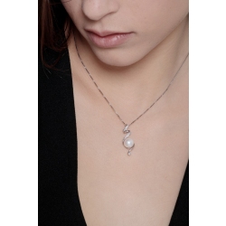Collier en or blanc 18 carats avec pendentif de diamants et perle 2