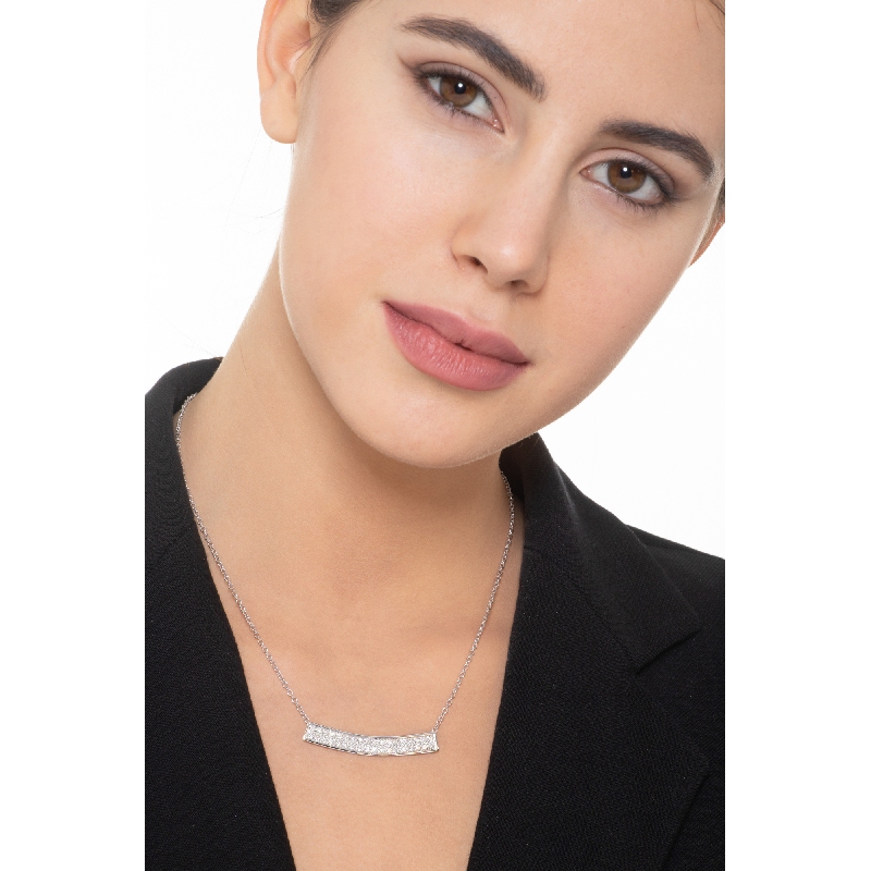 Collier en or blanc 18k avec barre en diamants