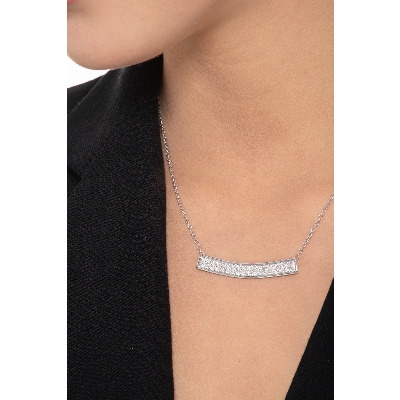 Collier en or blanc 18k avec barre en diamants