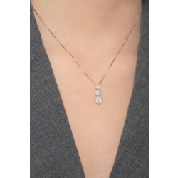 Collier en or blanc 18k avec pendentif trilogy fleur en diamants 2