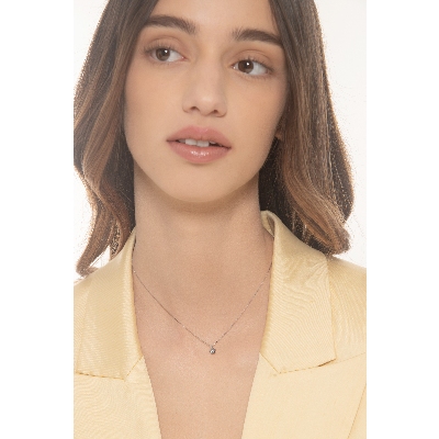 Collier en or blanc 18k fleur ornée d'un diamant