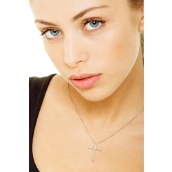 Collier en or blanc 18k avec pendentif croix serti de diamants 2