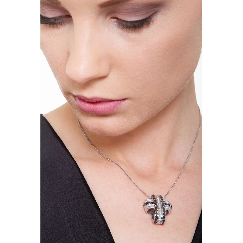 Collier avec croix bombée en or blanc 18k avec diamants blancs et noirs