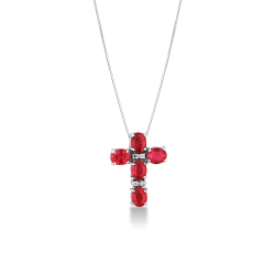 Collier en or blanc 18k avec pendentif croix serti de rubis et diamants