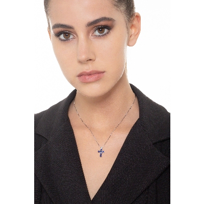 Pendentif en croix en or blanc 18 carats saphirs bleus