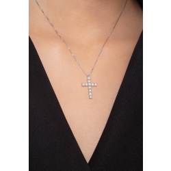 Collier en or blanc 18 carats avec une croix et des diamants, mesurant 24x15 mm 2