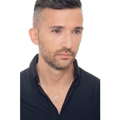 Collier en or blanc 18 carats avec une croix et des diamants 24x15 mm