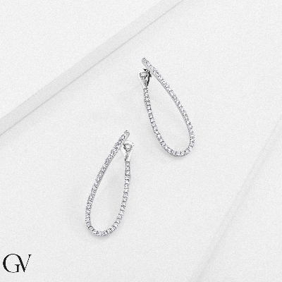 Boucles d’oreilles ovales allongées en or blanc 18k avec diamants