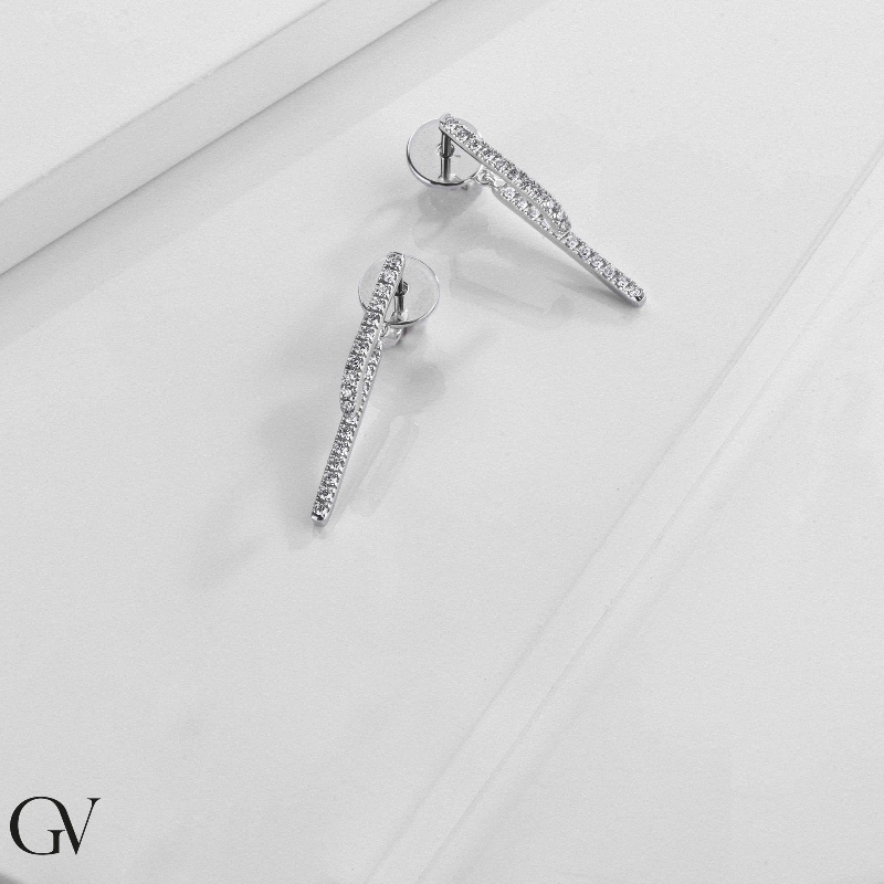 Boucles d’oreilles en or 18k avec trois rangées de diamants en cascade