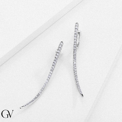 Boucles d’oreilles en or blanc 18k avec rangée de diamants