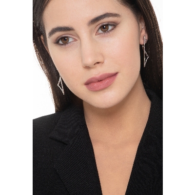 Boucles d’oreilles triangulaires en or blanc 18k avec diamants