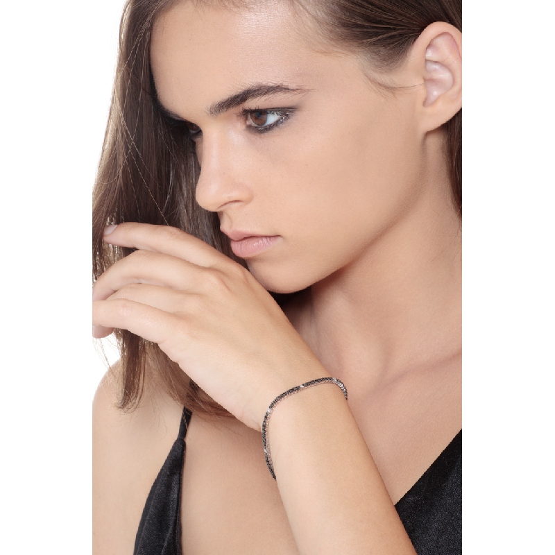 Bracelet de tennis en or blanc 18 carats avec diamants noirs et blancs