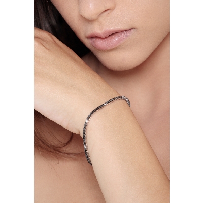 Bracelet de tennis en or blanc 18 carats avec diamants noirs et blancs
