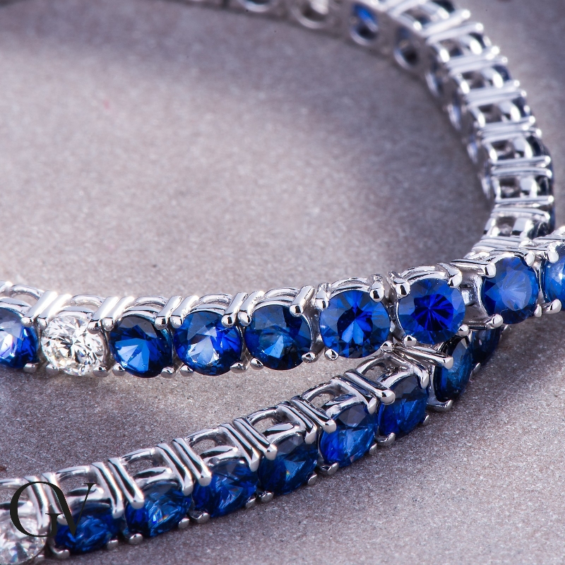 Bracelet Tennis à fil en Or Blanc 18k serti de Saphirs bleus et de diamants