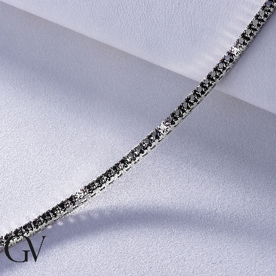 Bracelet tennis en or blanc 18 carats avec diamants noirs et blancs et griffes brunies