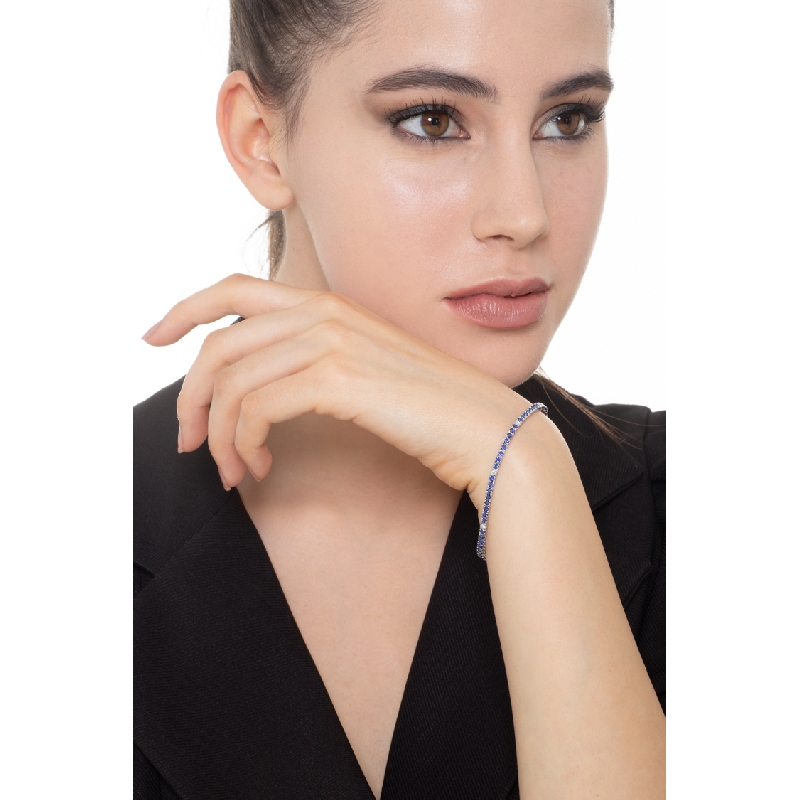 Bracelet Tennis en or blanc 18 carats avec des saphirs bleus et  diamants