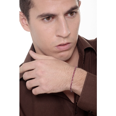 Bracelet tennis carré en or blanc 18k avec rubis rouges