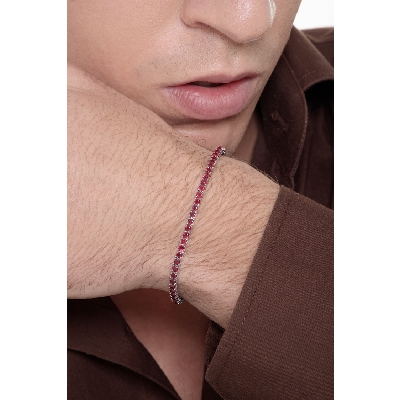 Bracelet tennis carré en or blanc 18k avec rubis rouges