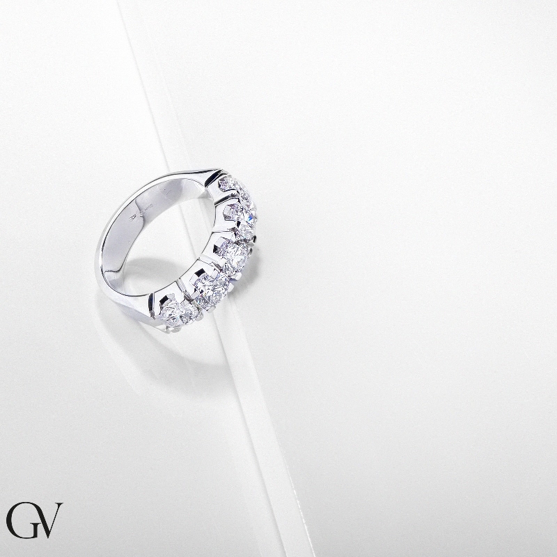 Bague 5 pierres en Or Blanc 18k ct 2,20