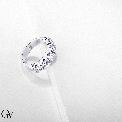 Bague 5 pierres en Or Blanc 18k ct 2,20