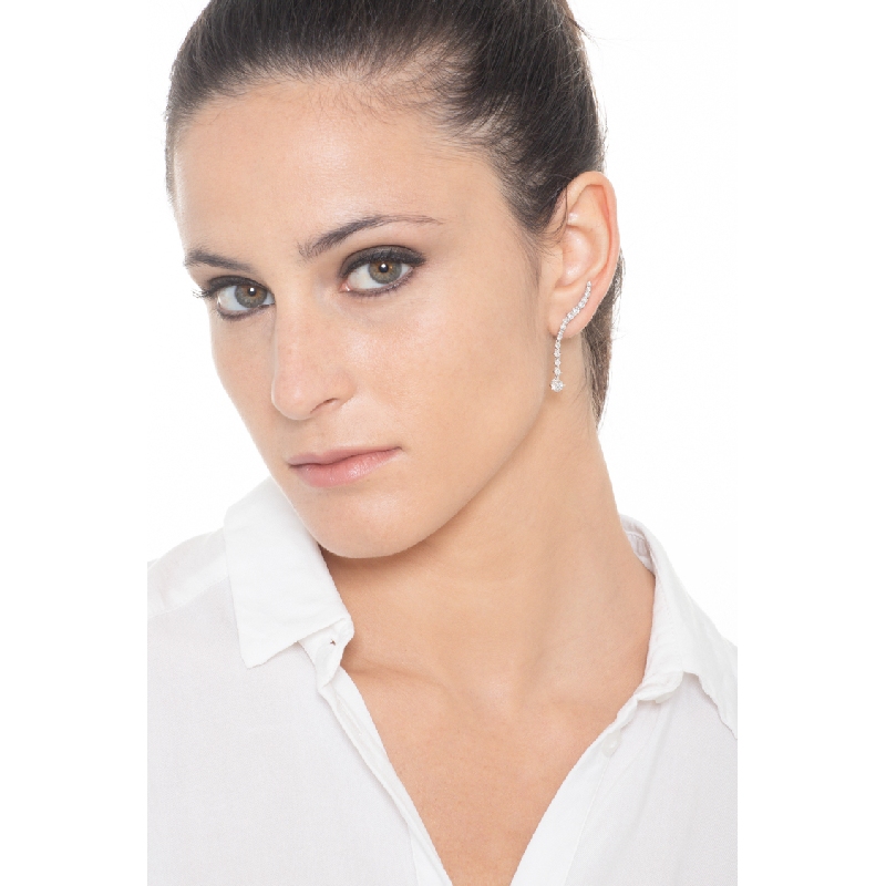 Boucles d’oreilles pendantes souples en or blanc 18k avec diamants